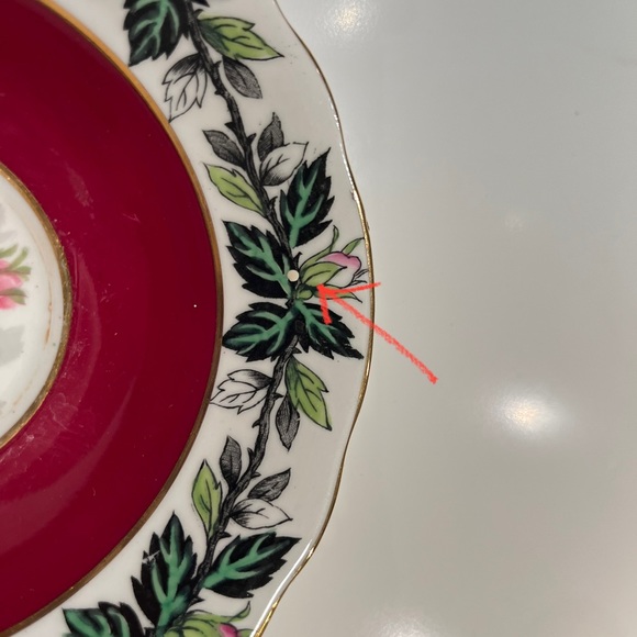 🎈2/$30 - WINDSOR TEACUP & SAUCER. Bone china. Red, flowers & gold rim. England. - Picture 7 of 9